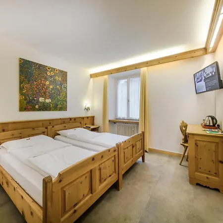 Suisse, Charming Alpine Hotell Poschiavo
