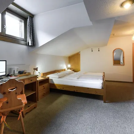 Suisse, Charming Alpine Poschiavo