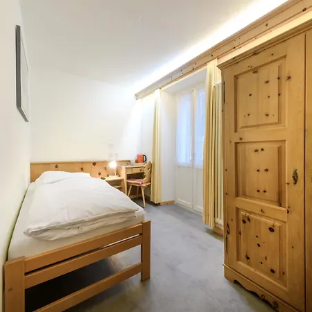 Suisse, Charming Alpine מלון פוסקיאבו