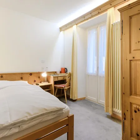 Suisse, Charming Alpine מלון פוסקיאבו