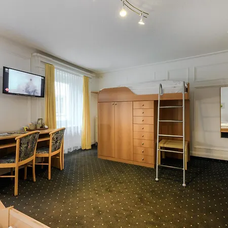 Suisse, Charming Alpine Hotell Poschiavo