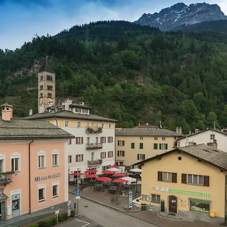 Suisse, Charming Alpine מלון פוסקיאבו