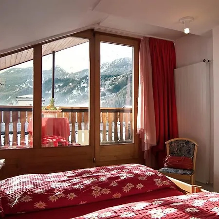 Suisse & Traditional Fondue Stube Hotel Poschiavo