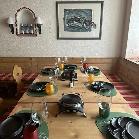 Suisse & Traditional Fondue Stube 3*