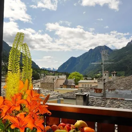 Suisse & Traditional Fondue Stube Poschiavo